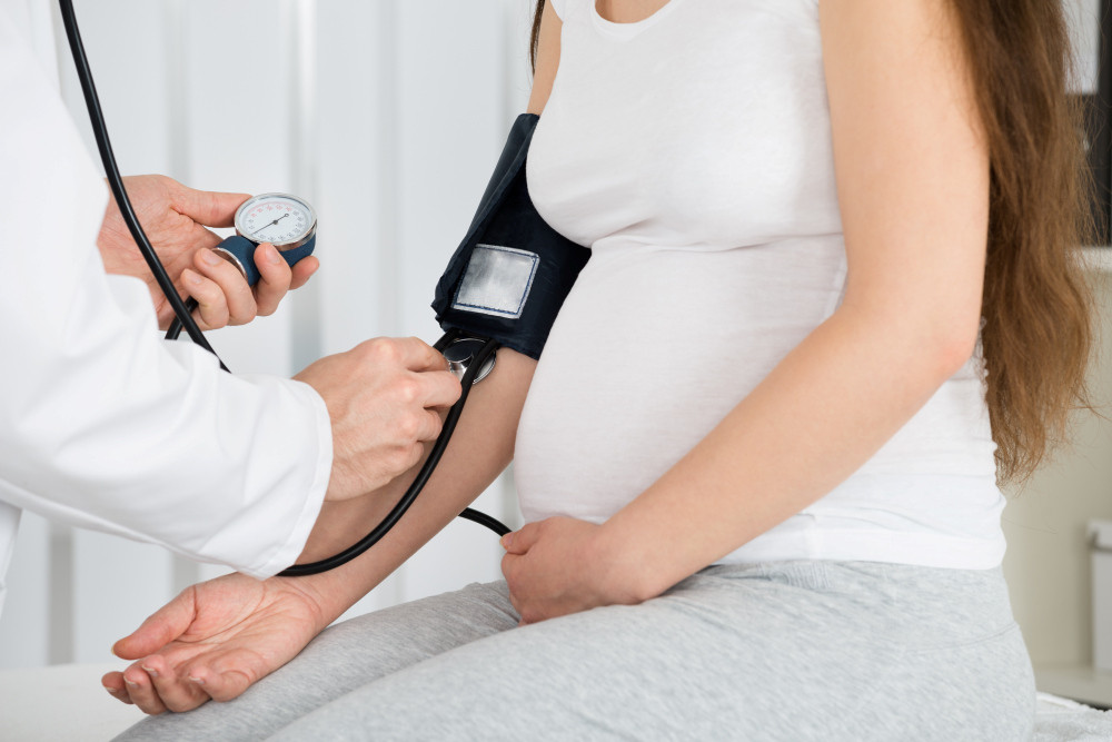 Blutdruckmeswsung bei einer schwangeren Frau