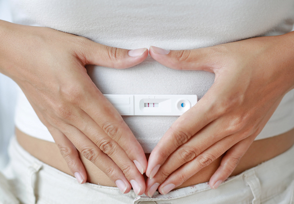 Schwangerschaftstest positiv: Frauen mit Diabetes sind spätestens jetzt an ein erfahrenes Zentrum zu überweisen.