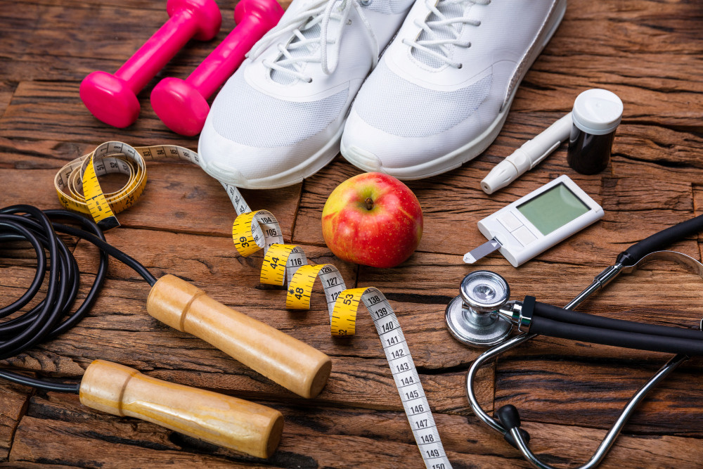Sportausrüstung, Glukosemessgerät und Apfel