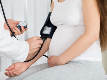 Blutdruckmeswsung bei einer schwangeren Frau