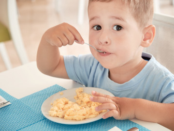 Eier essen ohne Reue: Nach neuen Studiendaten entwickeln 90 Prozent der einjährigen Kinder mit Eiallergien binnen fünf Jahren eine Toleranz .