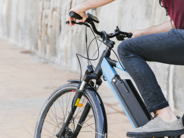 Kommen immer mehr in Mode: Wer ein besonders teures Pedelec-Modell fährt, für den kann sich eine separate Fahrradversicherung lohnen.