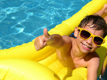 Mit Kindern in den Urlaub – am besten vorher den ganzen Urlaub durchdenken, raten Fachleute.